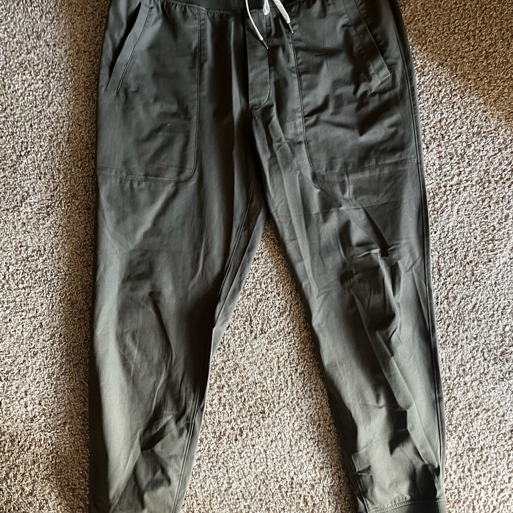 Vuori Men's Olive Green Jogger Sweatpants